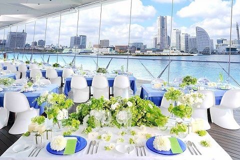 全面ガラス張りで圧巻の眺望