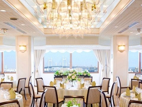 空に浮かぶ様な会場