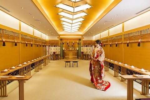 凛とした空気に包まれた神殿